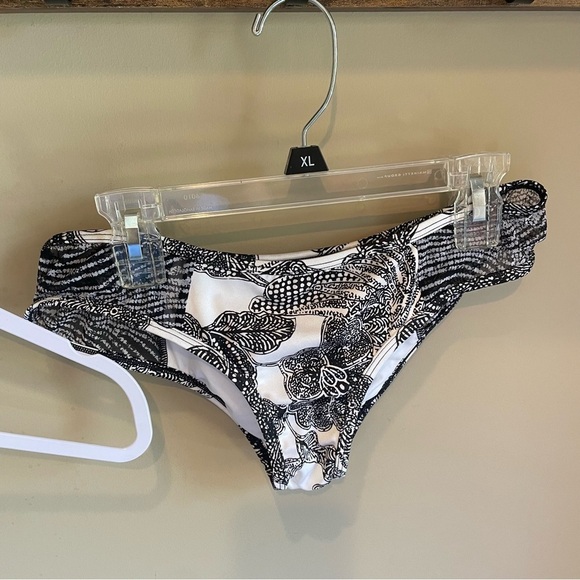 Victorias Secret Bikini Top Black Floral Bali Wave Mesh High Neck Crop Small S - Picture 14 of 15